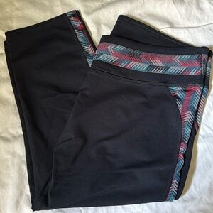 Fabletics capri length leggings. Excellent used condition. Size L